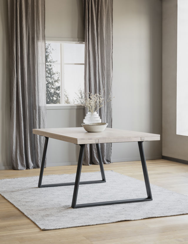 Matbord 'Brooklyn' 220x95cm - Vitpigmenterad/Svart U-ben