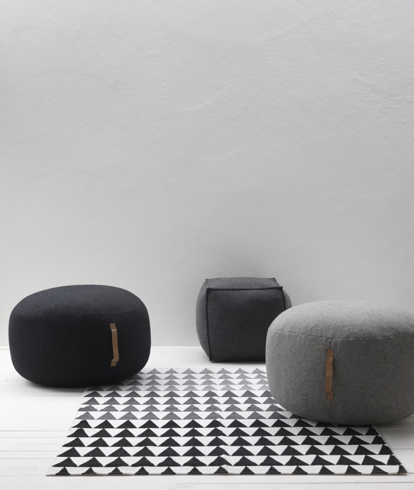 Sittpuff 'Mochi' - Svart med läderhandtag 