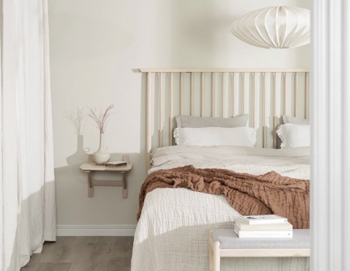 Tête de lit Riggins en chêne pigmenté blanc