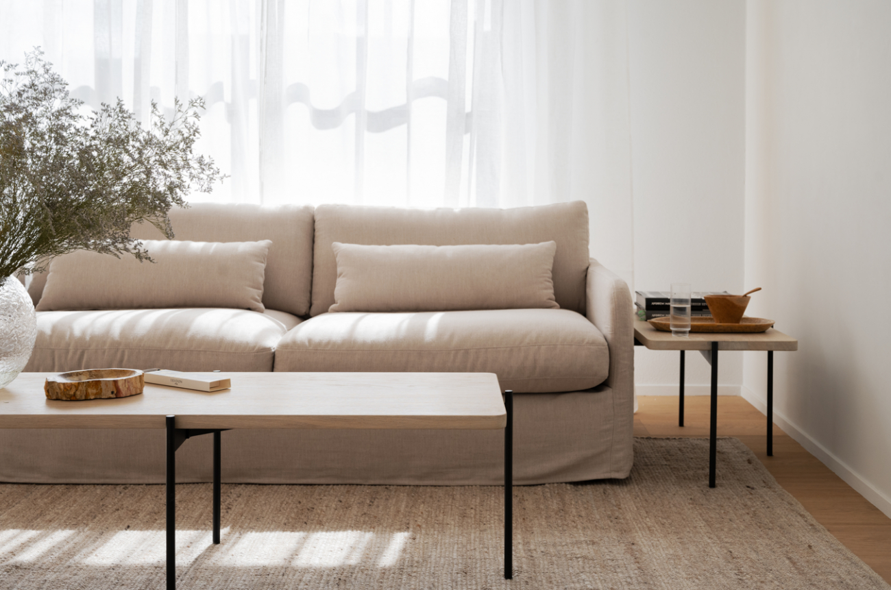 Soffbord i vit pigmenterad ek