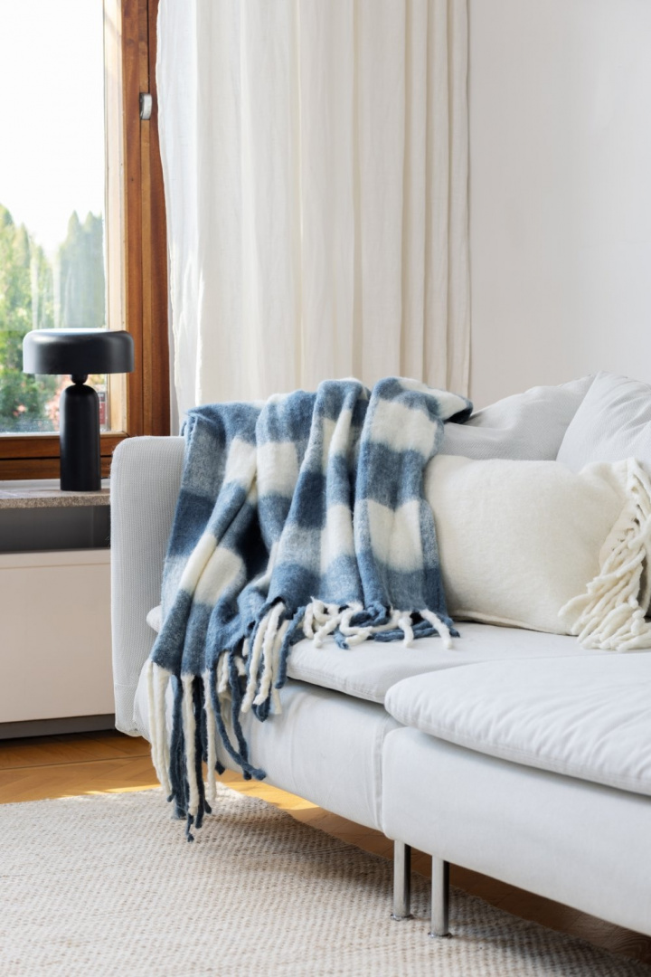 Pläd \'Phoebe\' 130x170cm - Blå i gruppen Inredning / Textilier / Plädar & filtar hos Reforma (4224615675057)