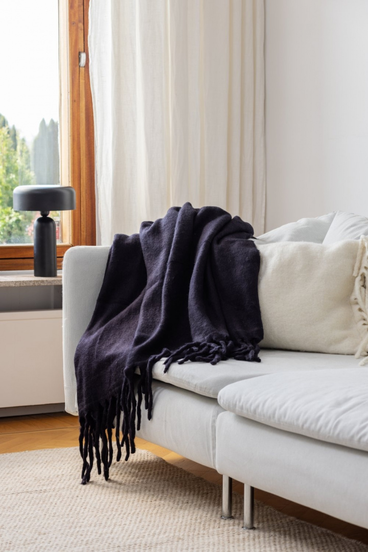 Pläd \'Samantha\' 130x170cm - Svart i gruppen Inredning / Textilier / Plädar & filtar hos Reforma (4224615677044)
