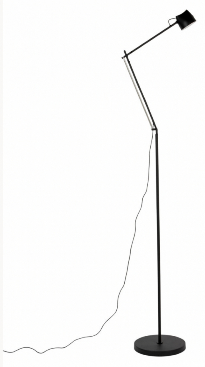 Golvlampa \'Logan\' - Svart i gruppen Belysning / Lampor / Golvlampor hos Reforma (5100122)